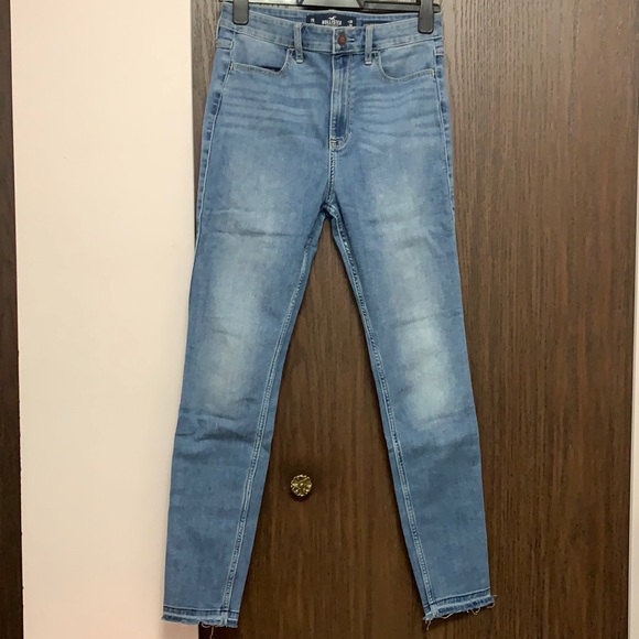 Hollister Blue Wash Jeans - Picture 1 of 3